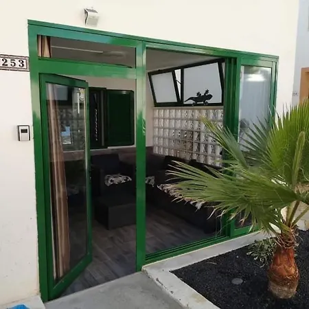 Апартаменты Canary Getaway *