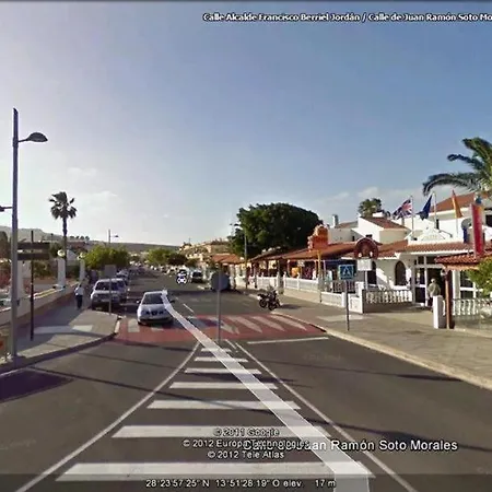 Апартаменты Canary Getaway *